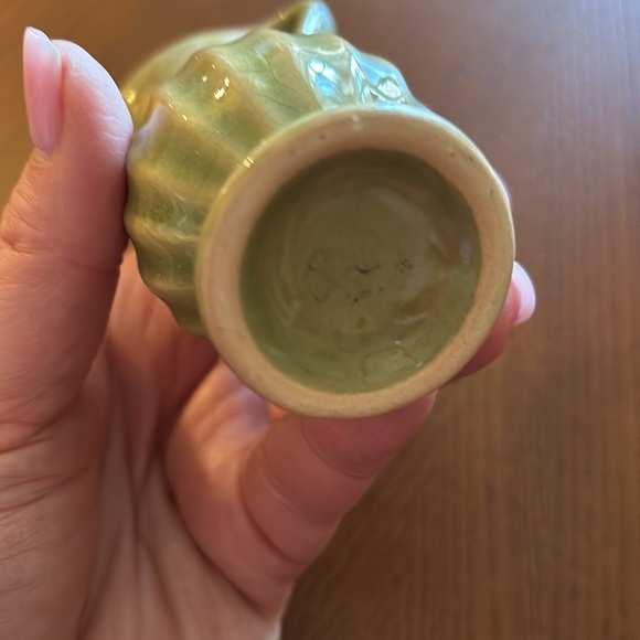 Set of 2 Vintage Stangl 1930s’ Mini-Vase Ribbed Olive Green Mini Pitchers - Picture 3 of 9